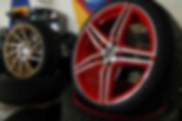 Beispielfoto für Rad-/Reifenkombinationen, die das ASW Autohaus auf Lager hat.
